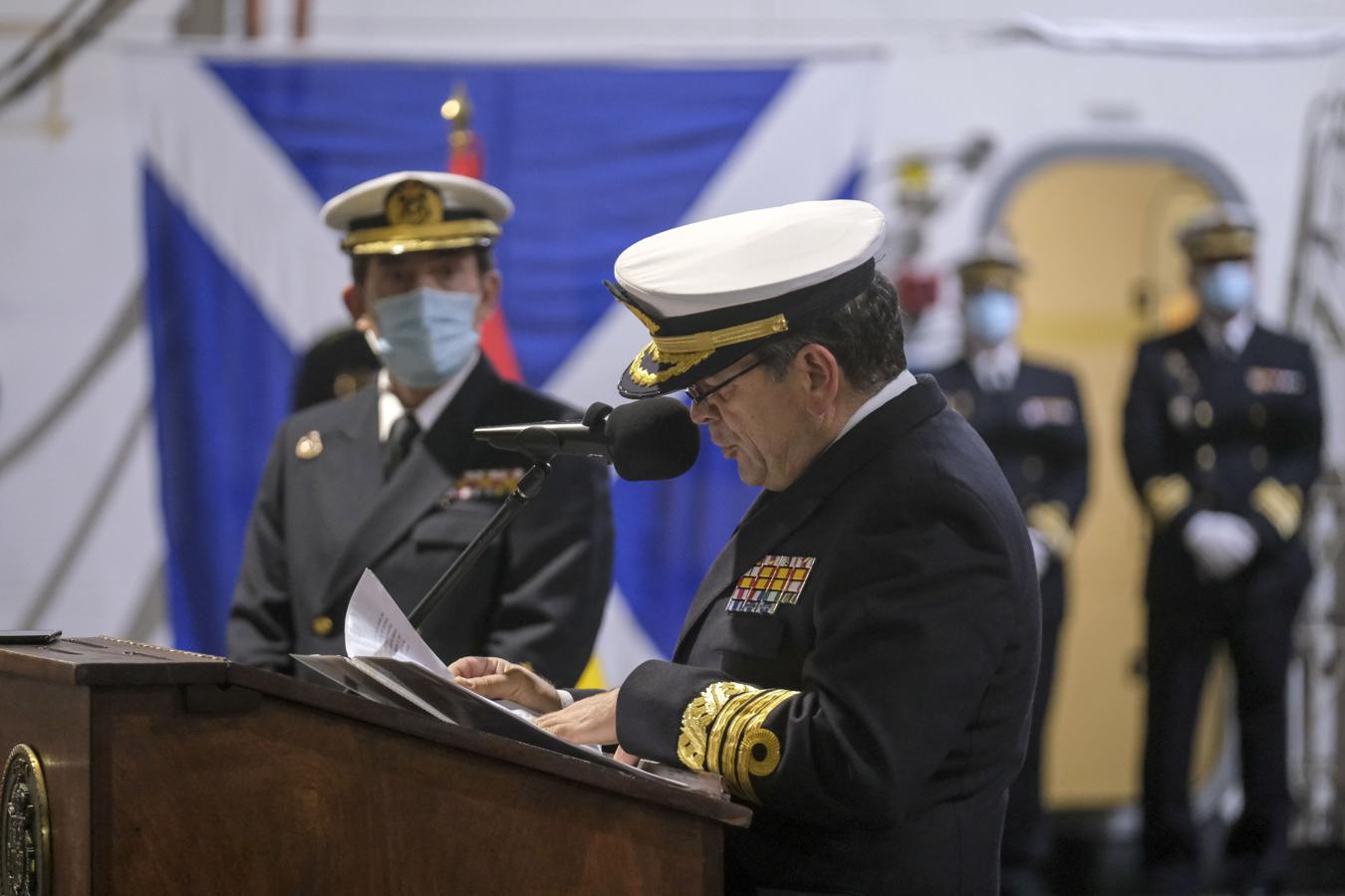En imágenes: La toma de posesión del nuevo Almirante de la Flota a bordo del Juan Carlos I