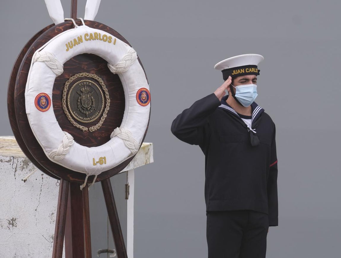 En imágenes: La toma de posesión del nuevo Almirante de la Flota a bordo del Juan Carlos I