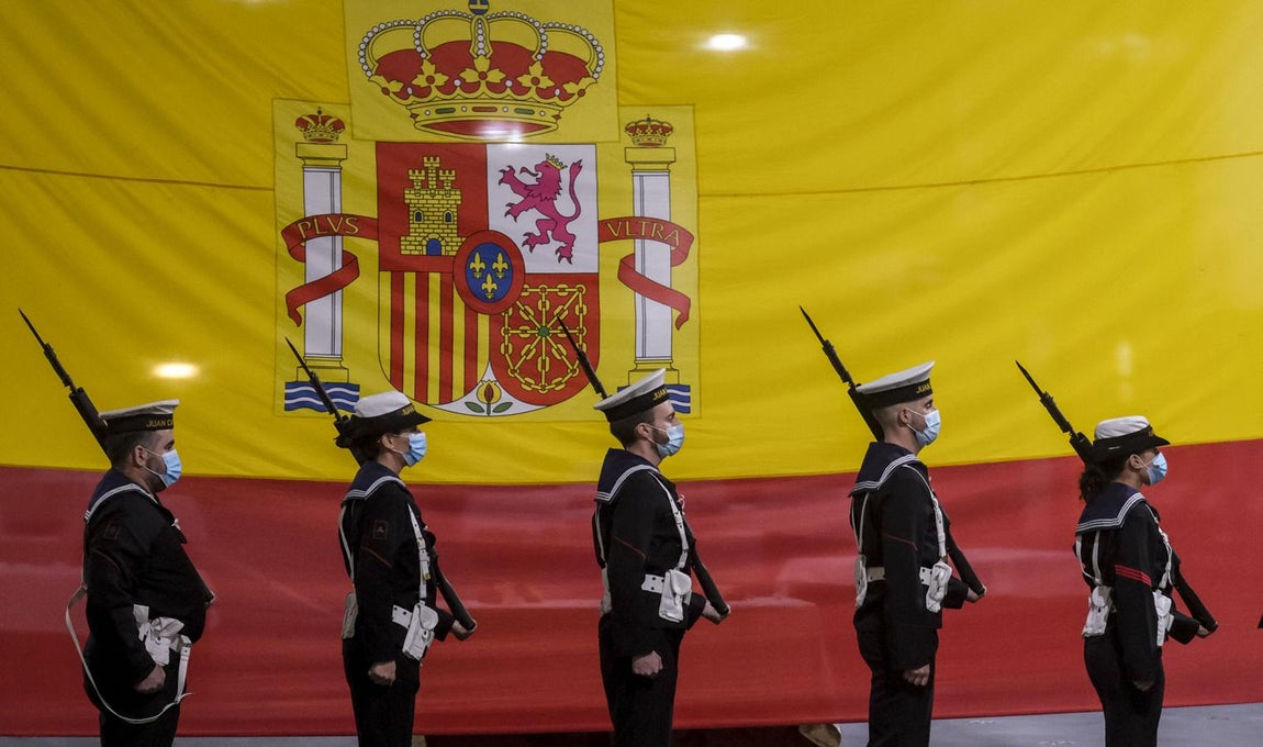 En imágenes: La toma de posesión del nuevo Almirante de la Flota a bordo del Juan Carlos I