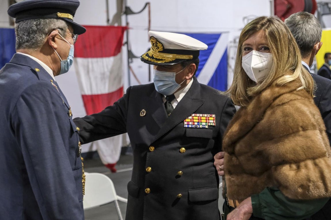 En imágenes: La toma de posesión del nuevo Almirante de la Flota a bordo del Juan Carlos I