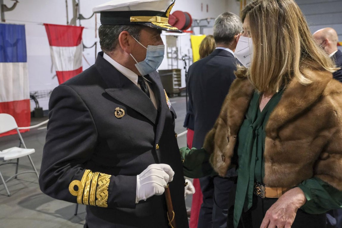 En imágenes: La toma de posesión del nuevo Almirante de la Flota a bordo del Juan Carlos I