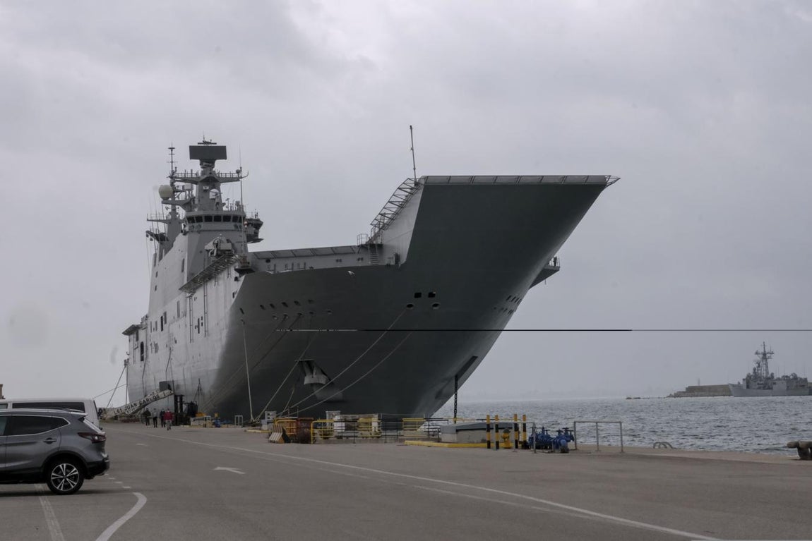 En imágenes: La toma de posesión del nuevo Almirante de la Flota a bordo del Juan Carlos I