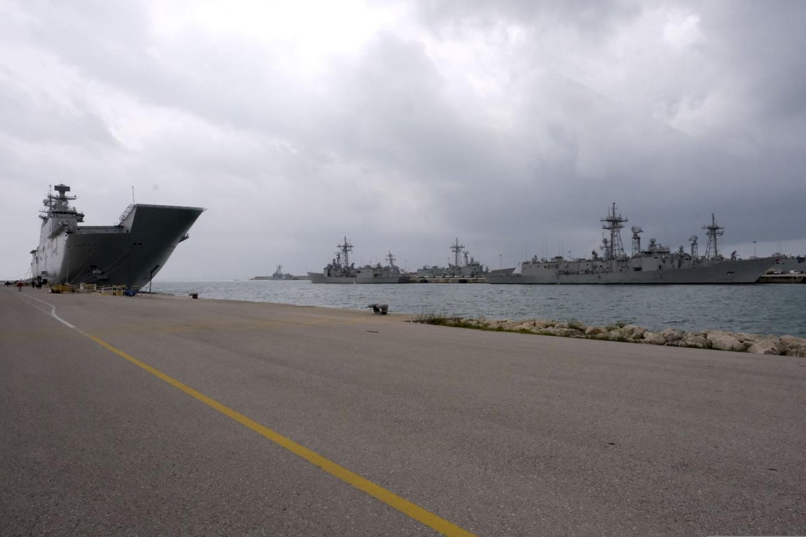 En imágenes: La toma de posesión del nuevo Almirante de la Flota a bordo del Juan Carlos I