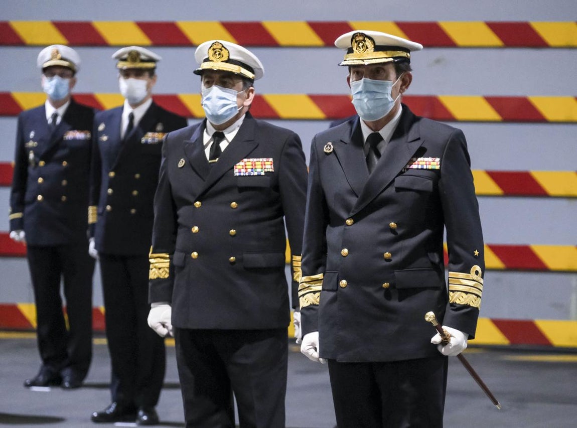 En imágenes: La toma de posesión del nuevo Almirante de la Flota a bordo del Juan Carlos I