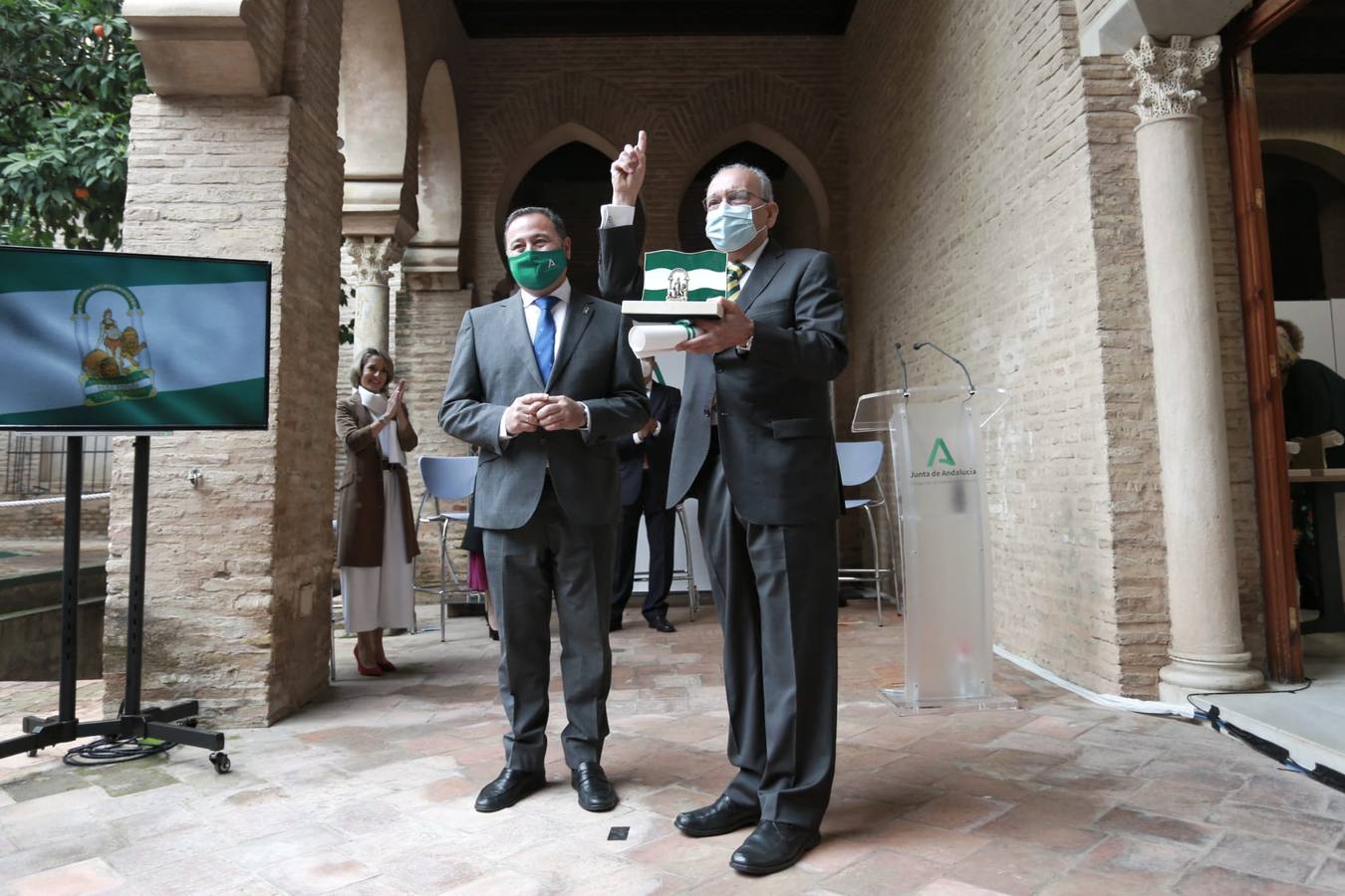 Fotogalería: Entrega de las Banderas de Andalucía en la provincia de Sevilla