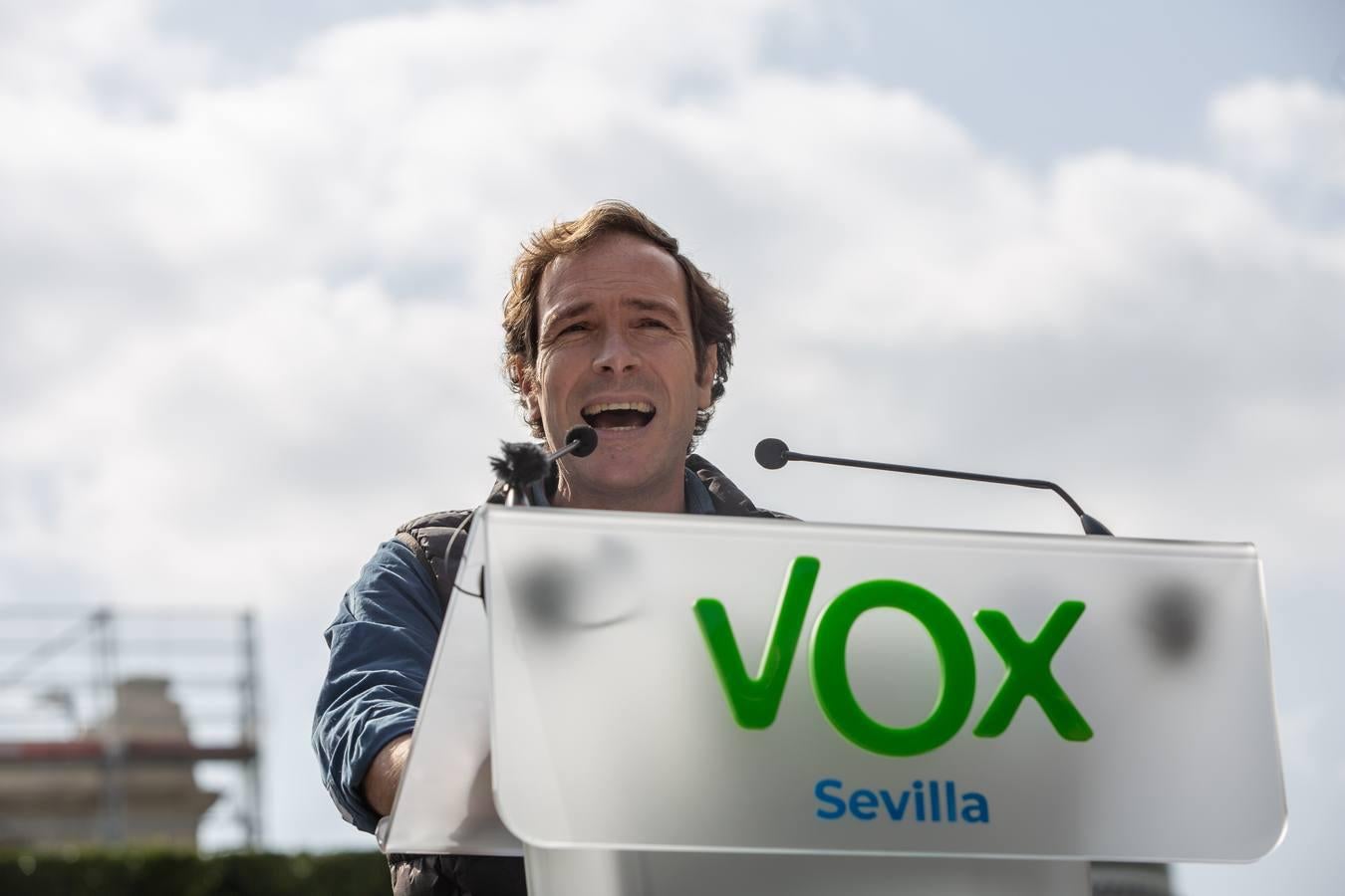 En imágenes, acto de Vox en la Plaza de San Francisco de Sevilla