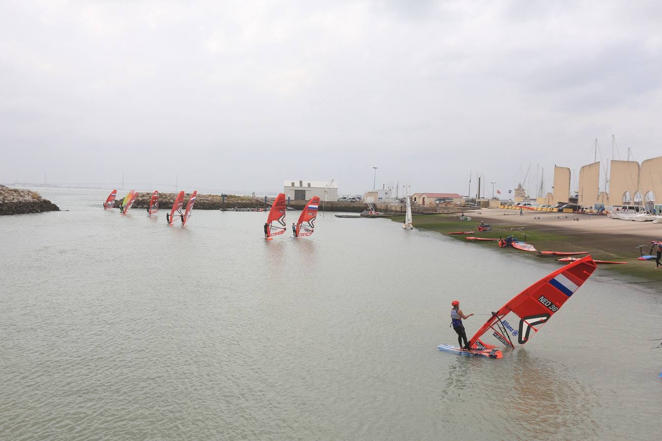 FOTOS: La Semana Olímpica Andaluza de vela, en la Bahía de Cádiz