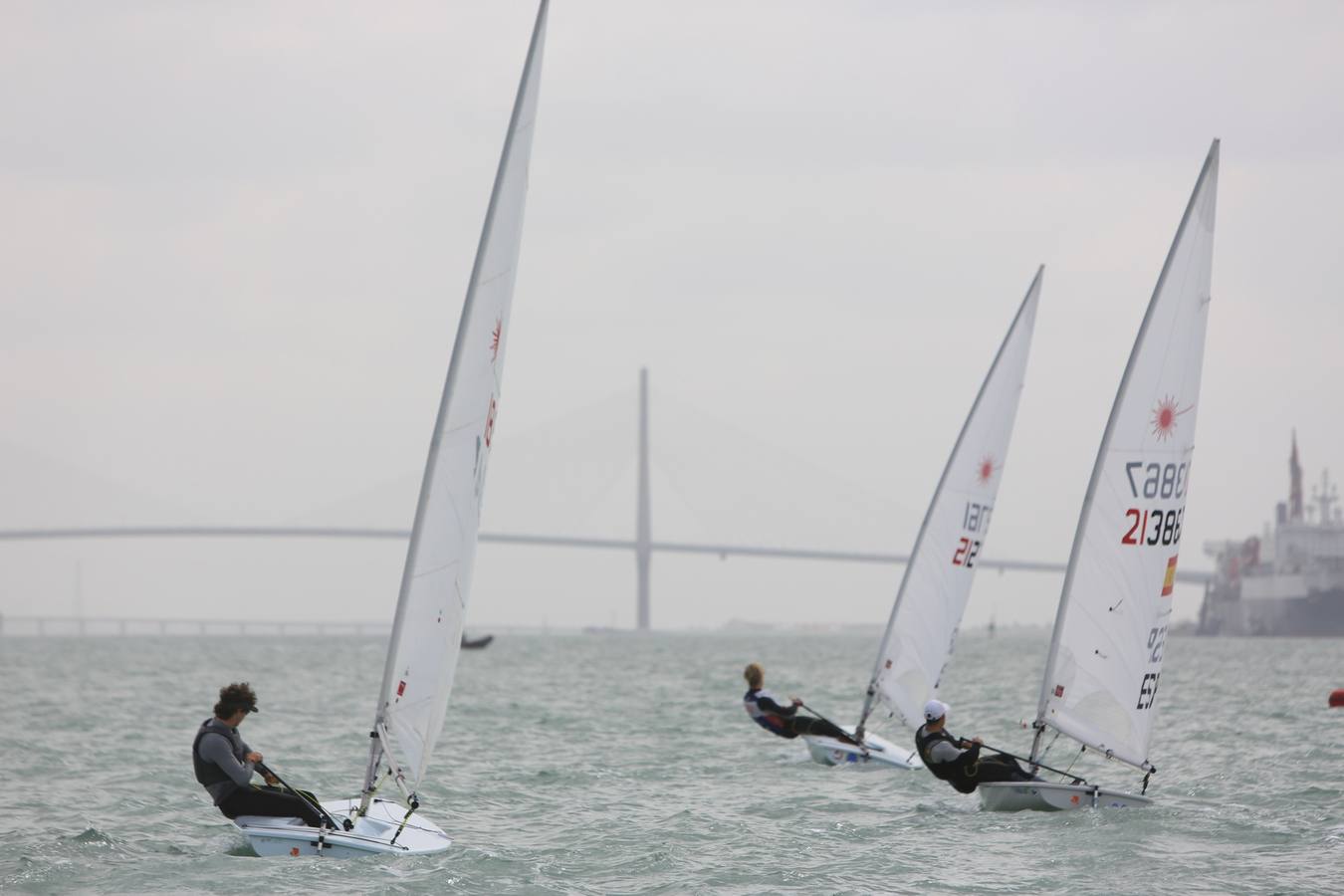 FOTOS: La Semana Olímpica Andaluza de vela, en la Bahía de Cádiz