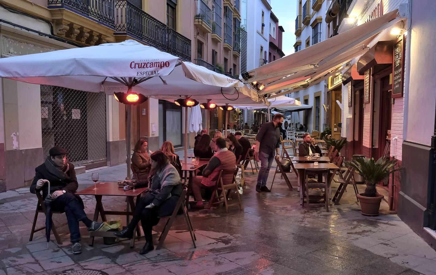 Fotogalería: bares y comercios de Sevilla disfrutan de los nuevos horarios