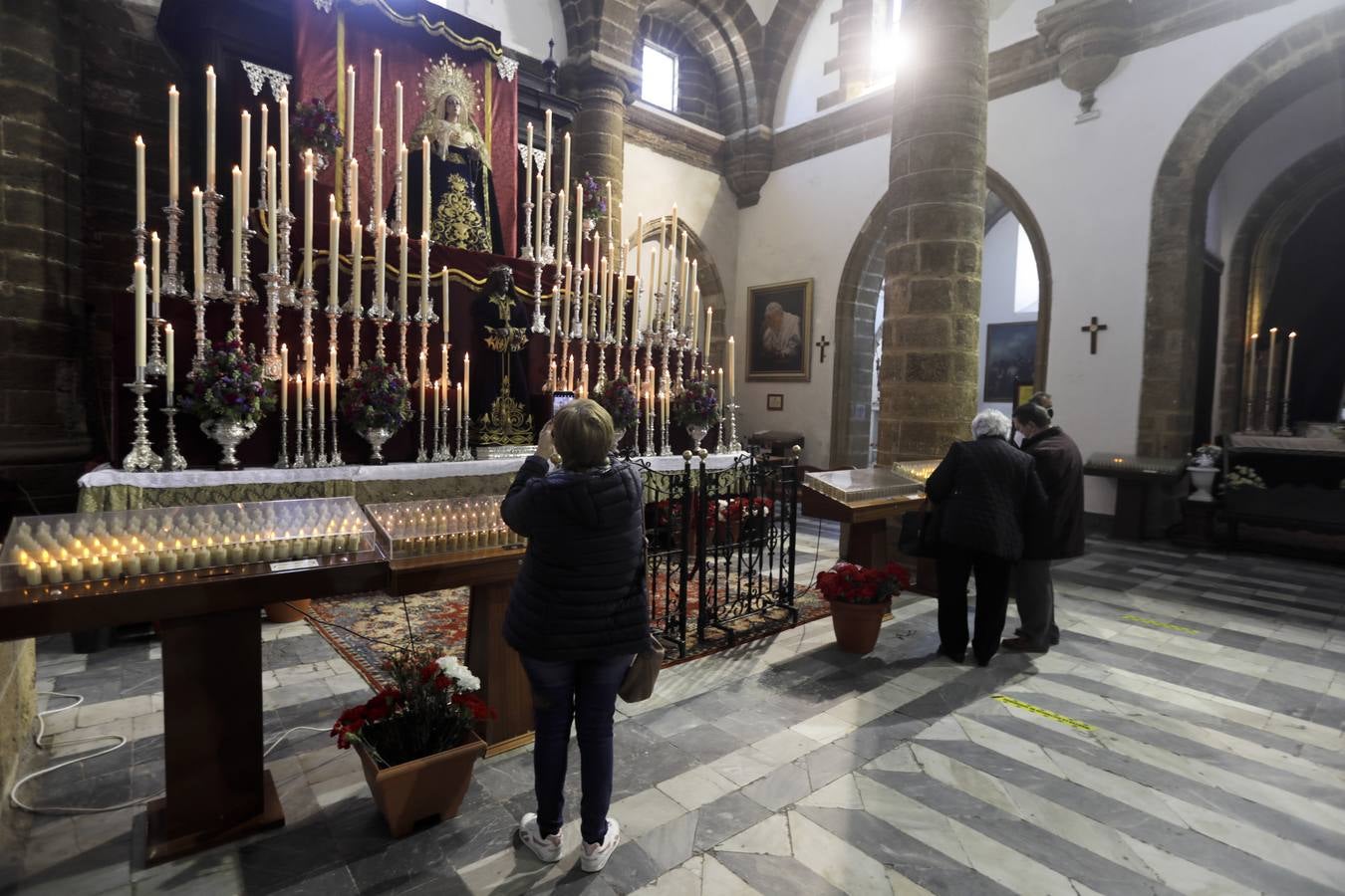 FOTOS: Veneración ante la imagen de Jesús de Medinaceli en Cádiz