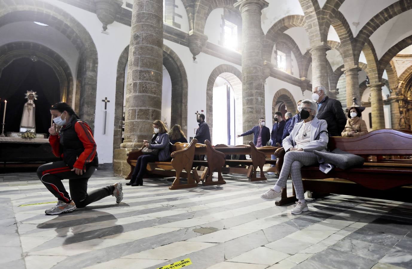 FOTOS: Veneración ante la imagen de Jesús de Medinaceli en Cádiz