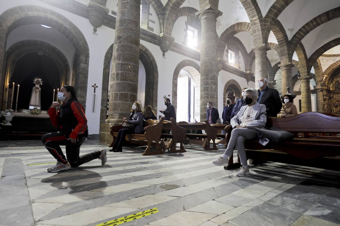 FOTOS: Veneración ante la imagen de Jesús de Medinaceli en Cádiz
