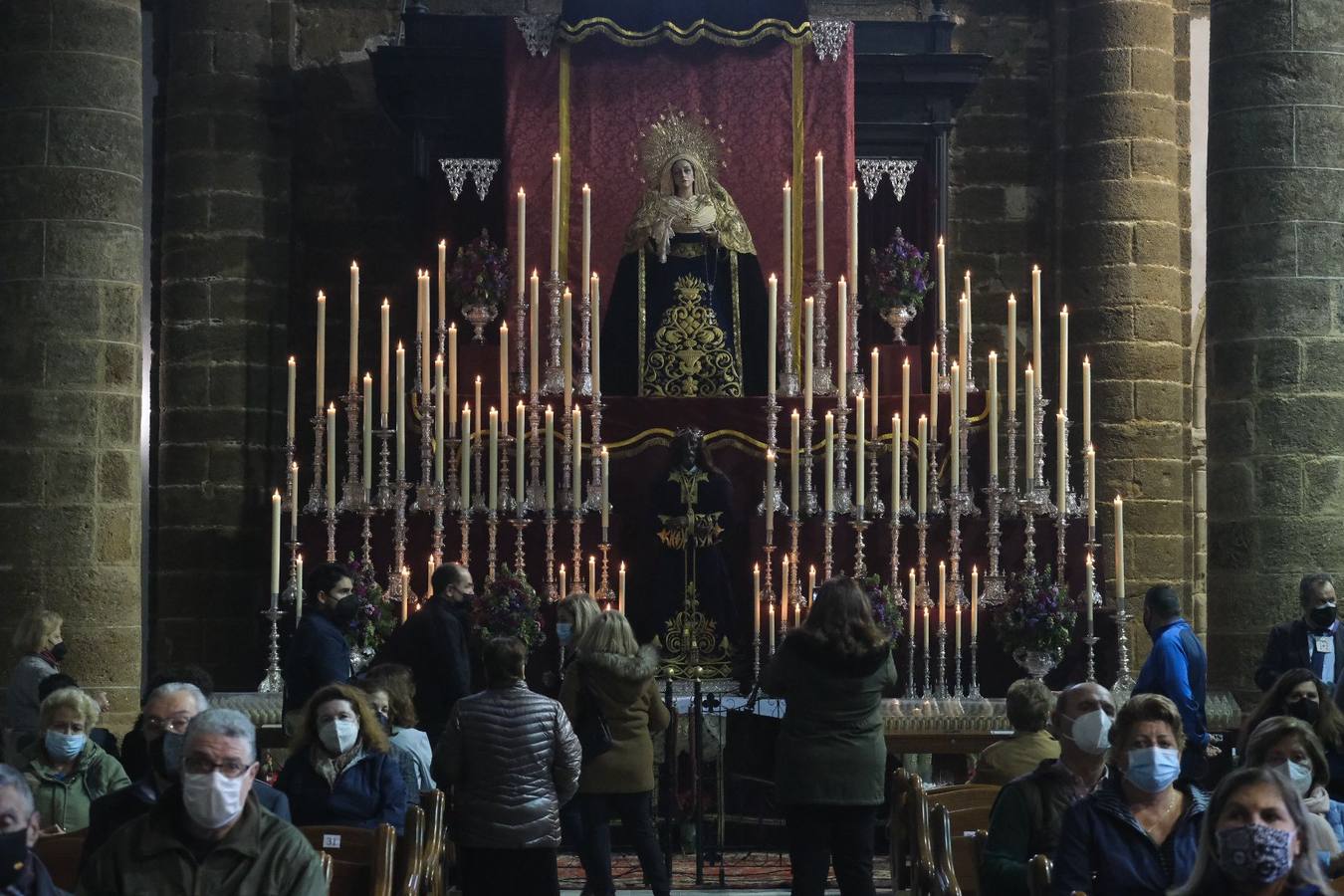 FOTOS: Veneración ante la imagen de Jesús de Medinaceli en Cádiz