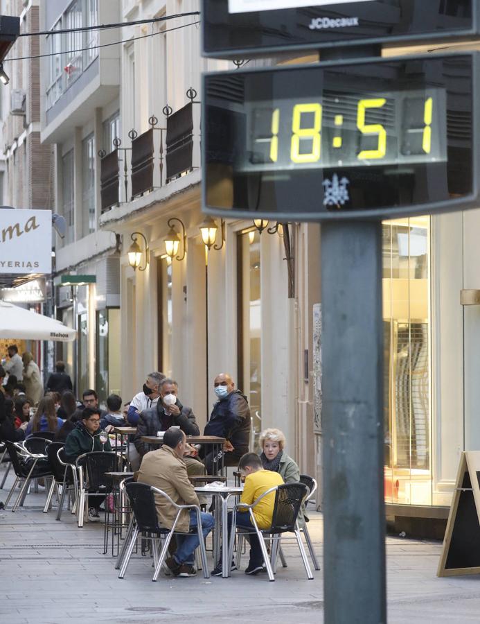 El primer sábado con comercios y bares abiertos hasta la 21:30 en Córdoba, en imágenes