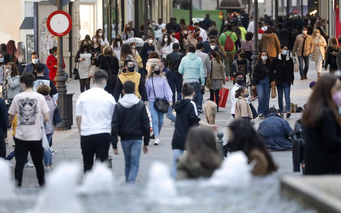 El primer sábado con comercios y bares abiertos hasta la 21:30 en Córdoba, en imágenes