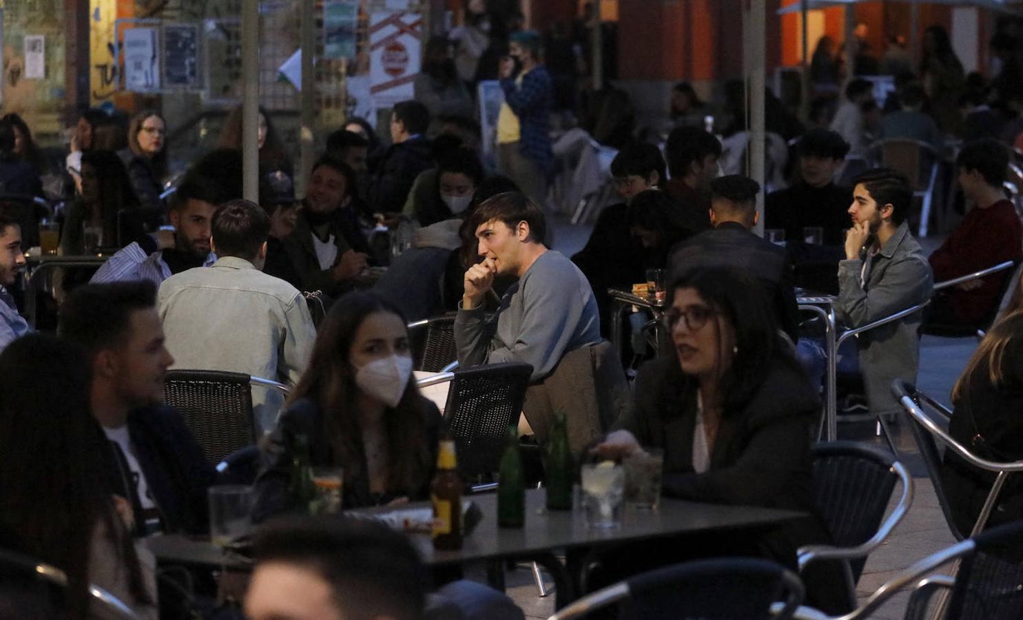 El primer sábado con comercios y bares abiertos hasta la 21:30 en Córdoba, en imágenes