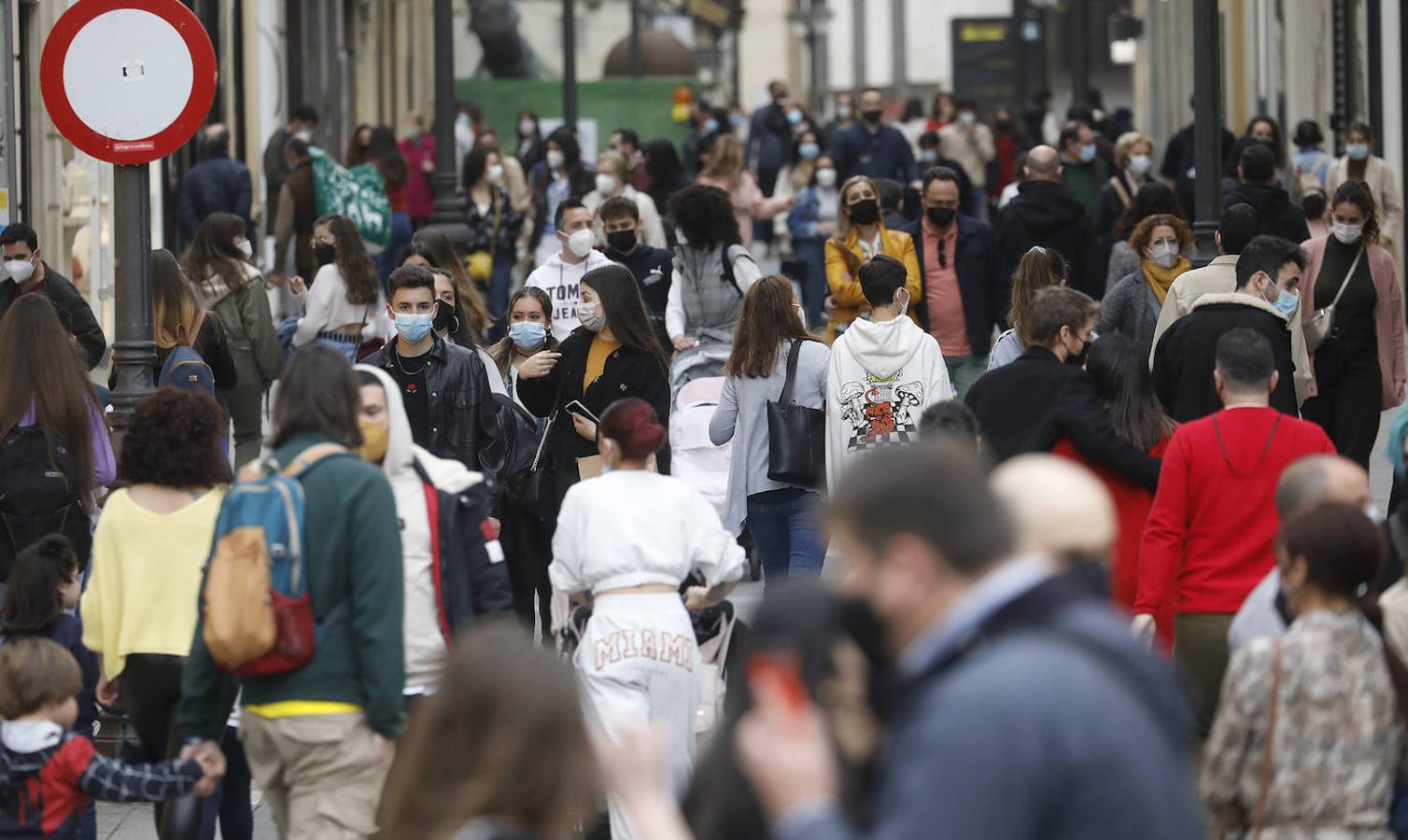 El primer sábado con comercios y bares abiertos hasta la 21:30 en Córdoba, en imágenes