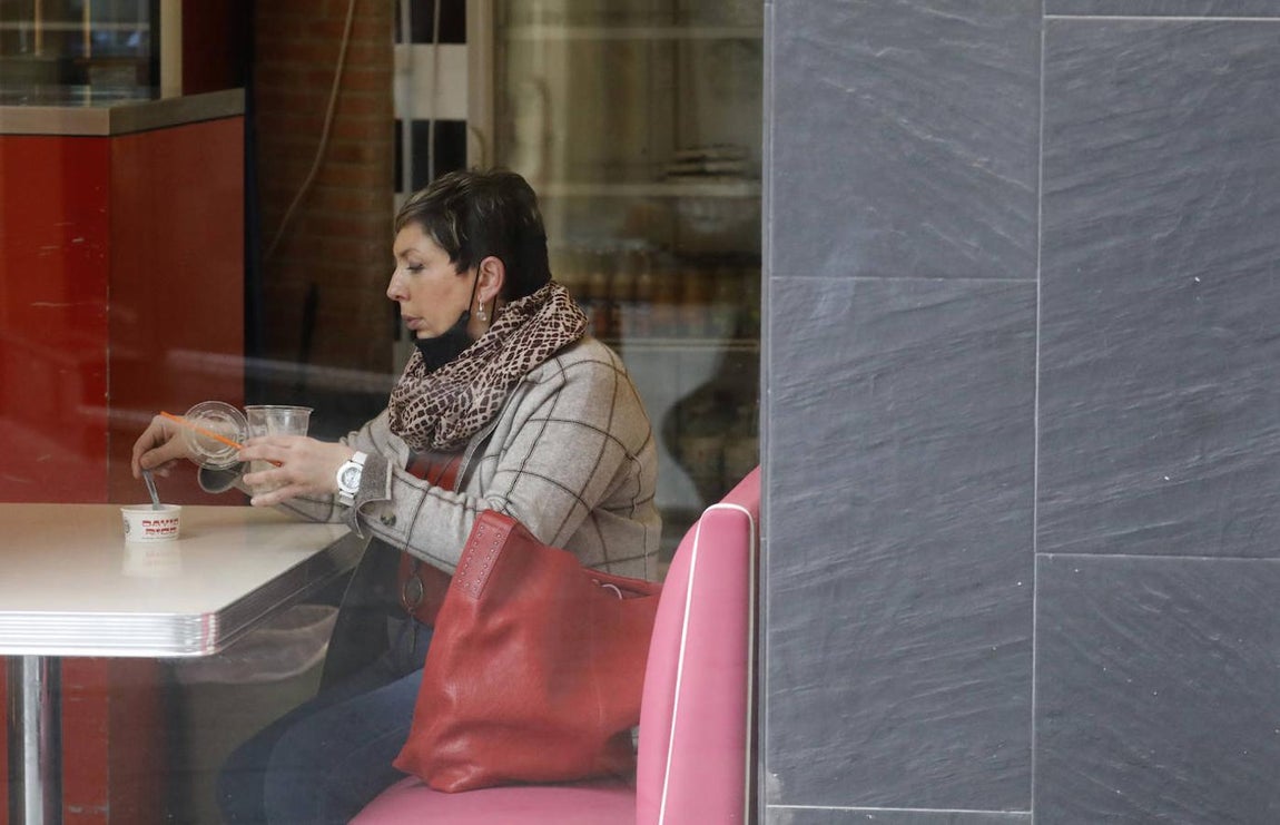 El primer sábado con comercios y bares abiertos hasta la 21:30 en Córdoba, en imágenes