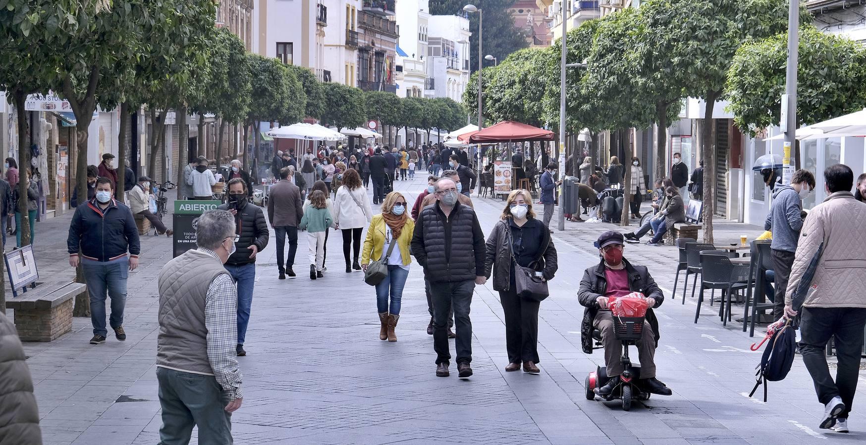 En imágenes, ambiente de domingo en las calles de Sevilla