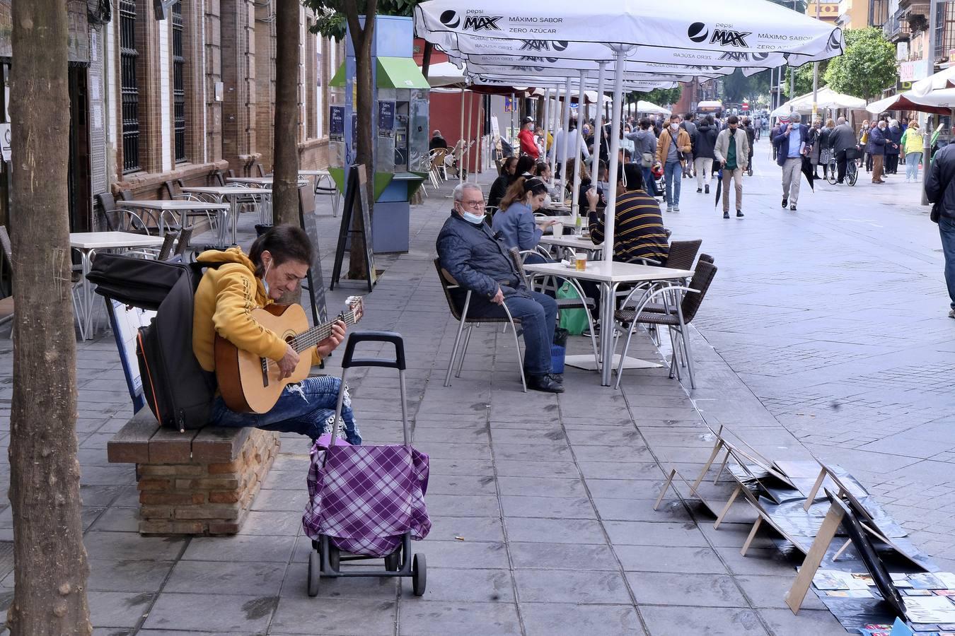 En imágenes, ambiente de domingo en las calles de Sevilla