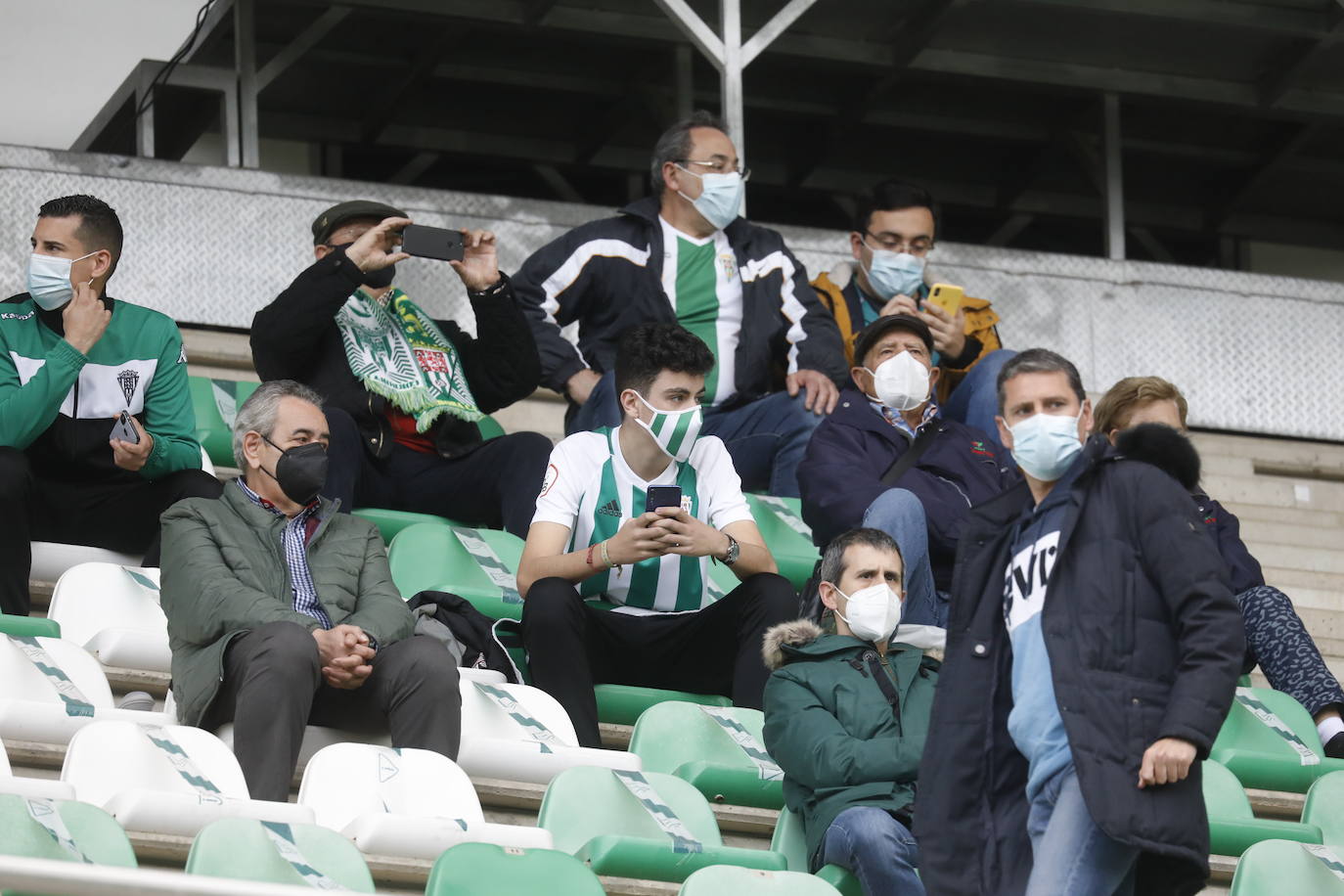 La vuelta del público en el Córdoba CF - Real Murcia, en imágenes