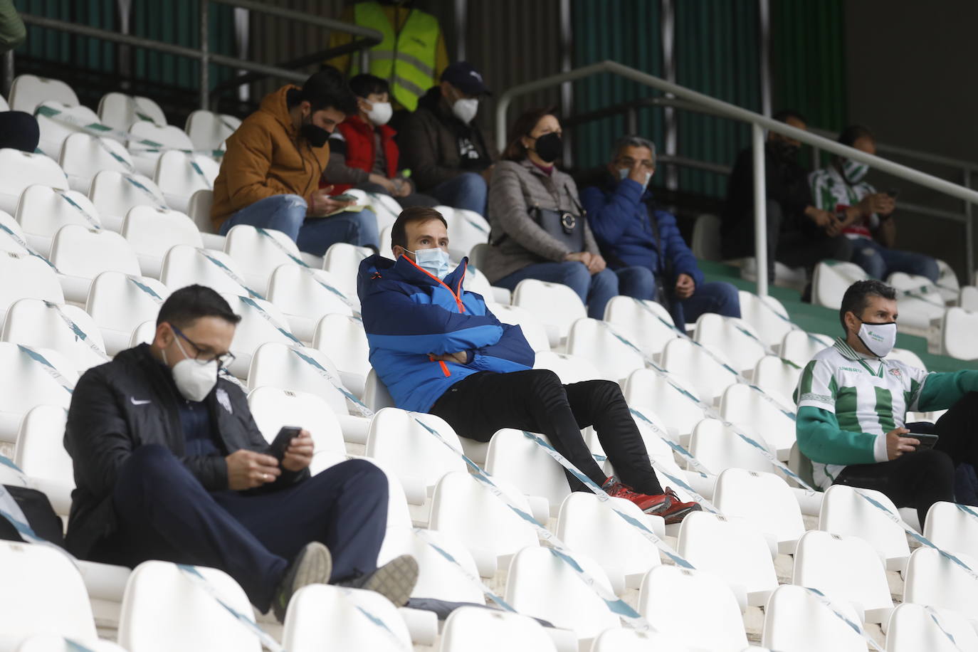 La vuelta del público en el Córdoba CF - Real Murcia, en imágenes