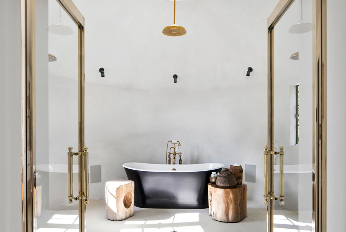 Así es la propiedad que vende Ellen DeGeneres. La suite principal ocupa toda un ala en el nivel superior e incluye dos vestidores, terraza propia y baño con spa. Las habitaciones de invitados tienen todas baño propio.