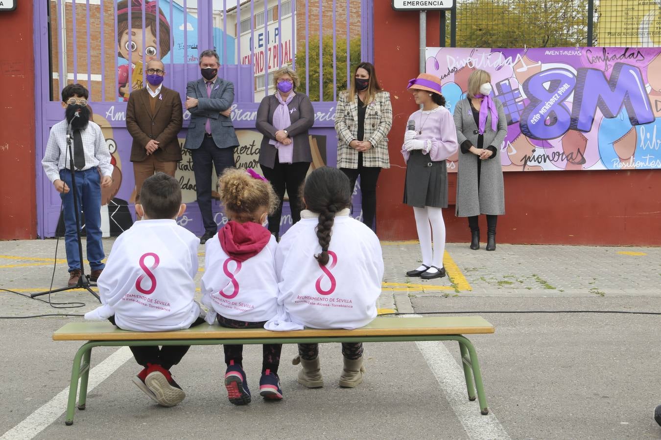 Juan Espadas, en la celebración del Día de la Mujer en el CEIP Menéndez Pidal