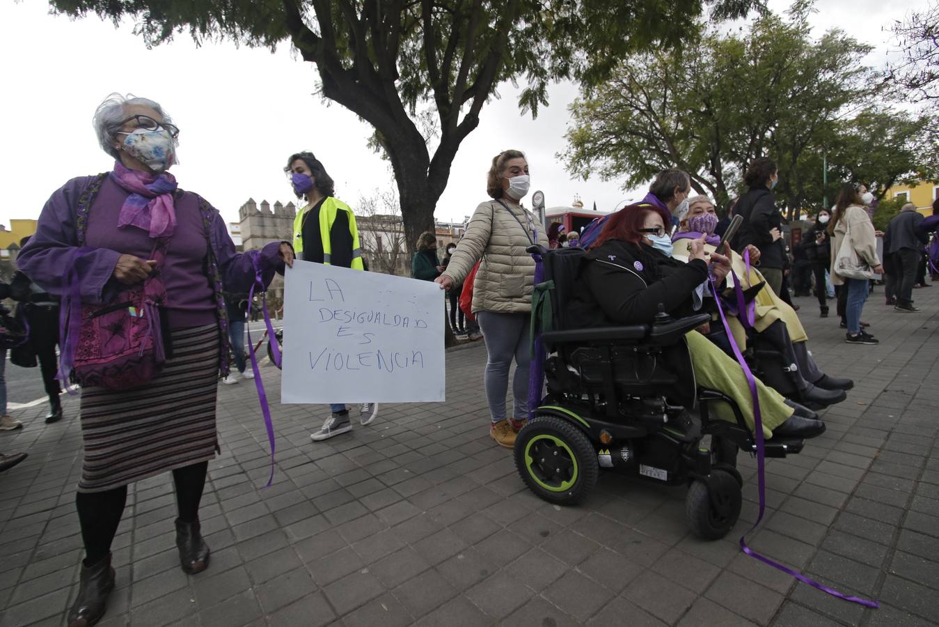 Manifestación por el 8M a las puertas del Parlamento andaluz