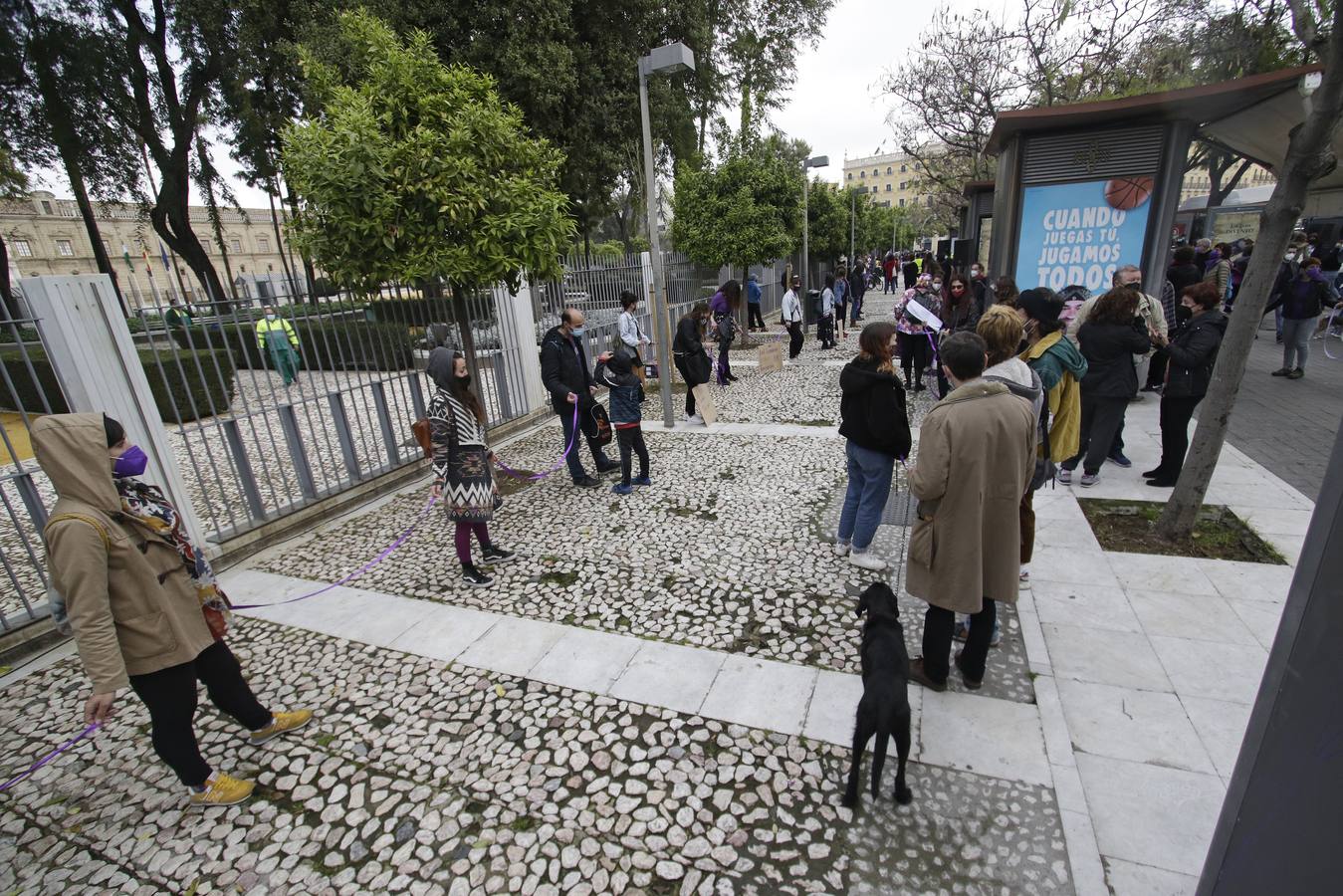 Manifestación por el 8M a las puertas del Parlamento andaluz