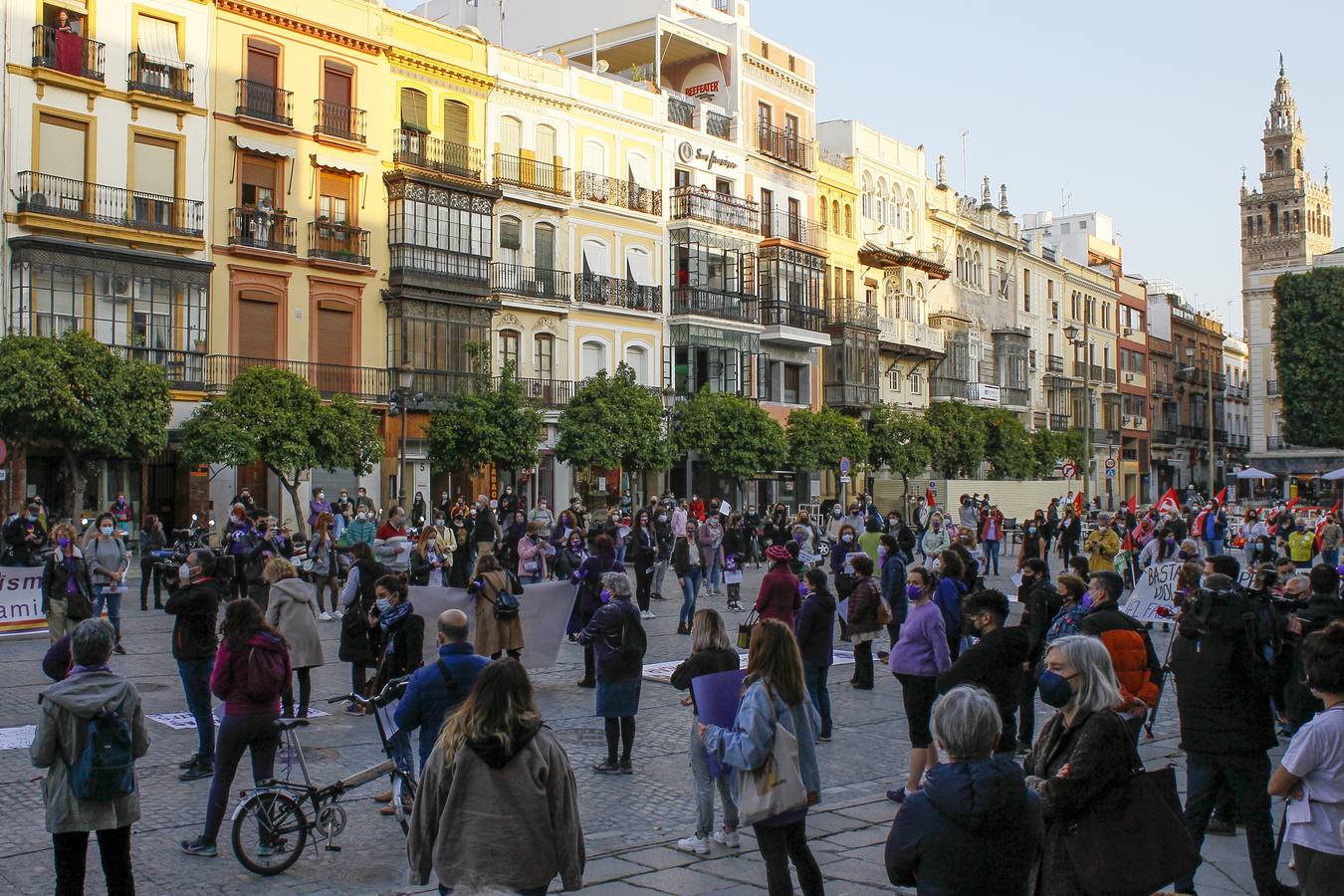 Concentración del Movimiento Feminista de Sevilla en la Plaza de San Francisco