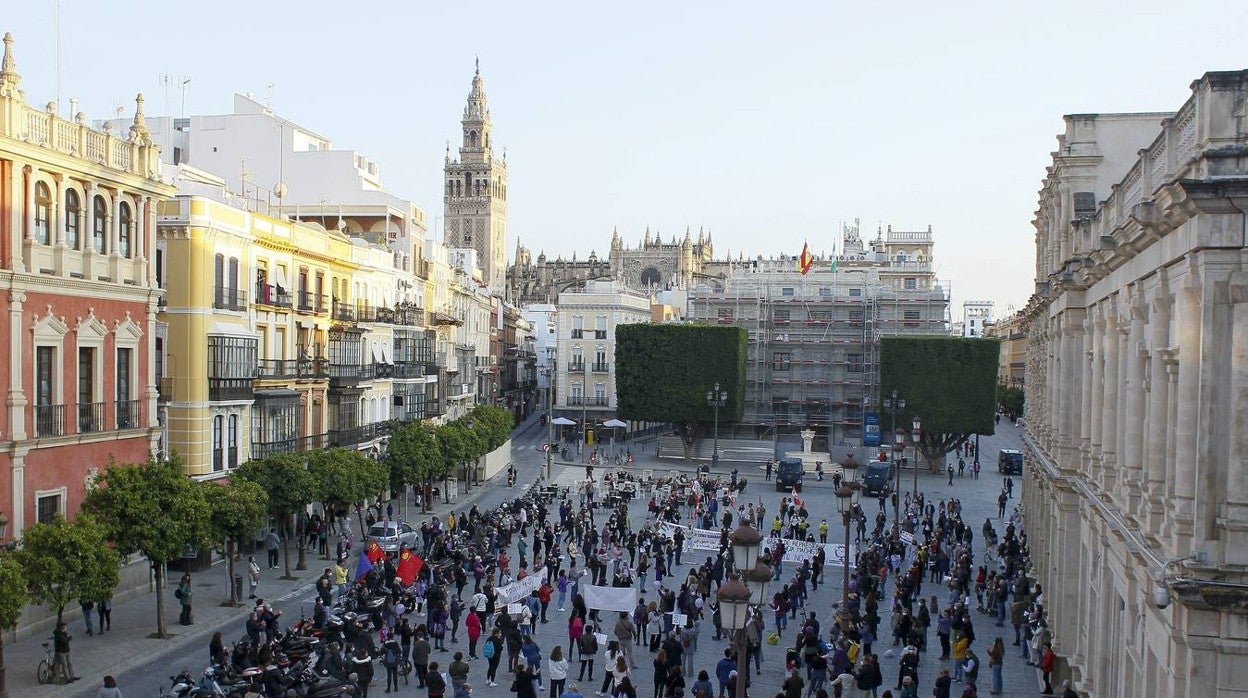 En imágenes, la manifestación del Movimiento Feminista de Sevilla