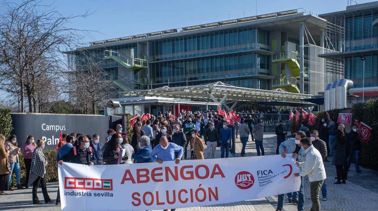 En imágenes, la protesta de los trabajadores de Abengoa en Sevilla