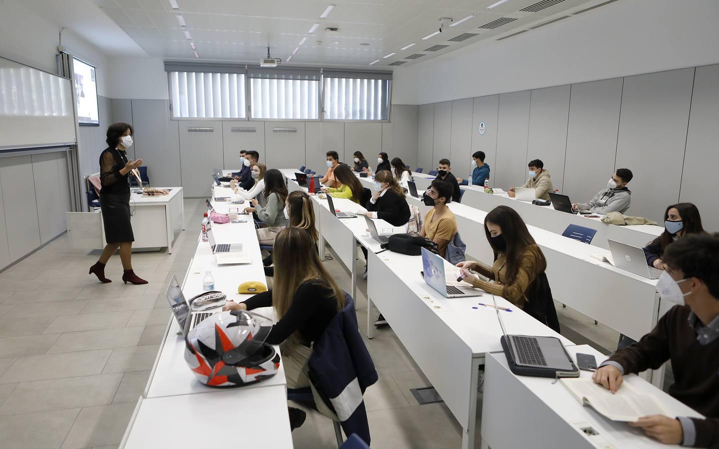 La universidad vuelve a las clases en Córdoba, en imágenes