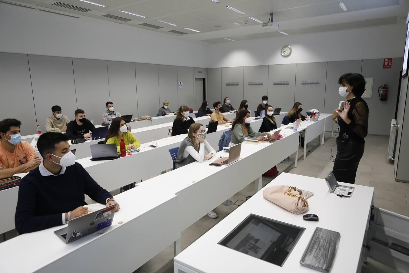 La universidad vuelve a las clases en Córdoba, en imágenes