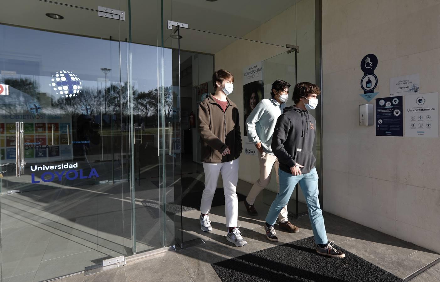 La universidad vuelve a las clases en Córdoba, en imágenes