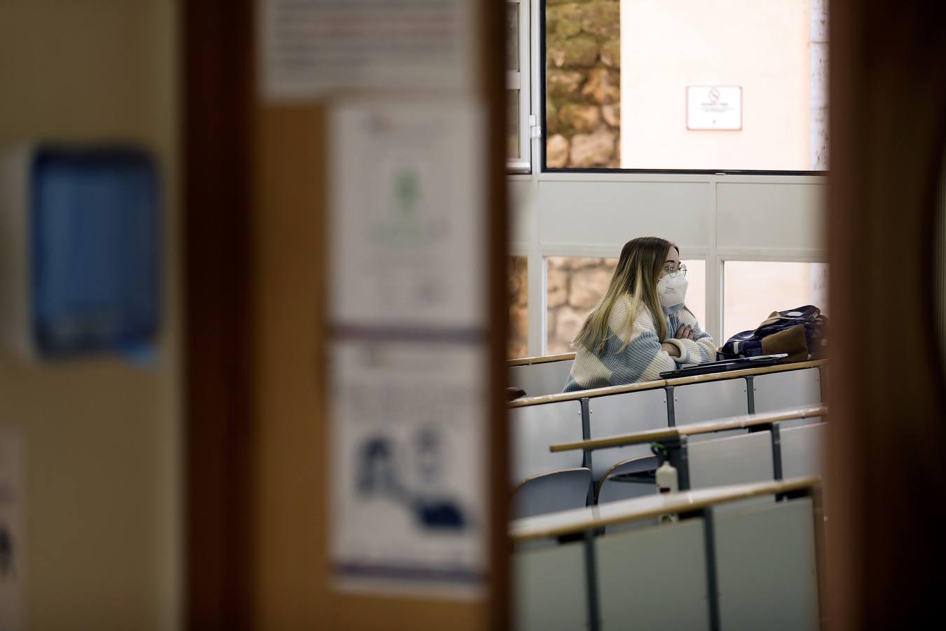 La universidad vuelve a las clases en Córdoba, en imágenes