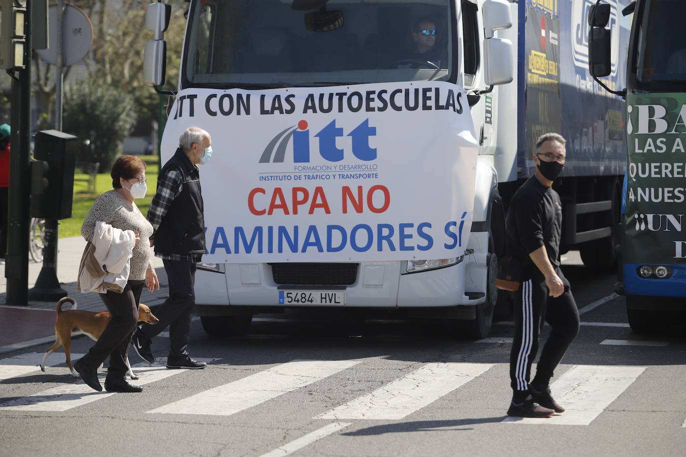 La protesta de las autoescuelas en Córdoba, en imágenes