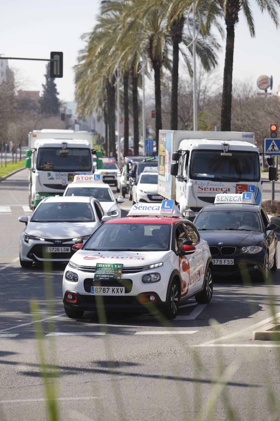 La protesta de las autoescuelas en Córdoba, en imágenes