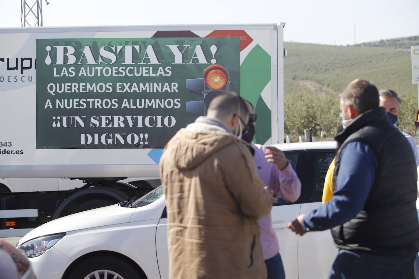 La protesta de las autoescuelas en Córdoba, en imágenes