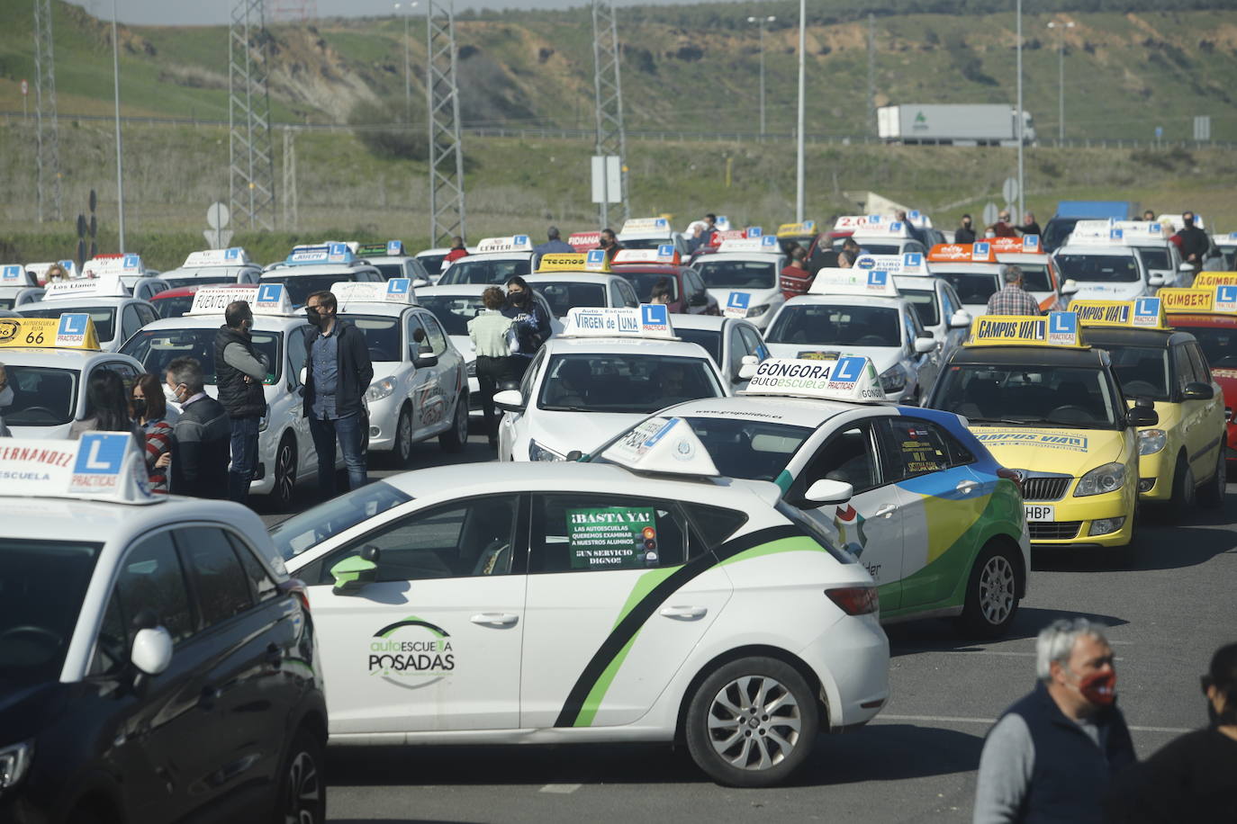 La protesta de las autoescuelas en Córdoba, en imágenes