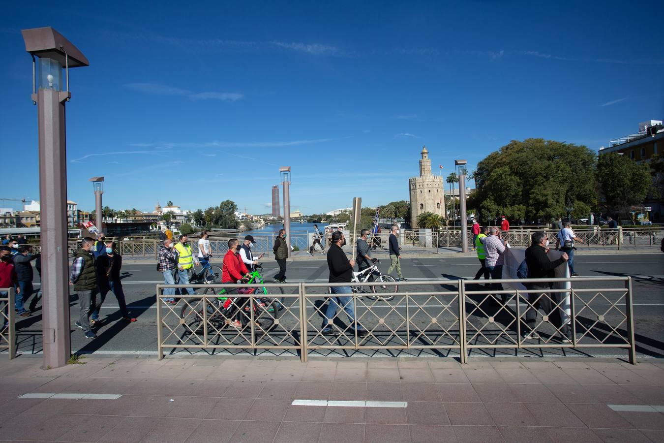 Los taxistas se manifiestan en Sevilla