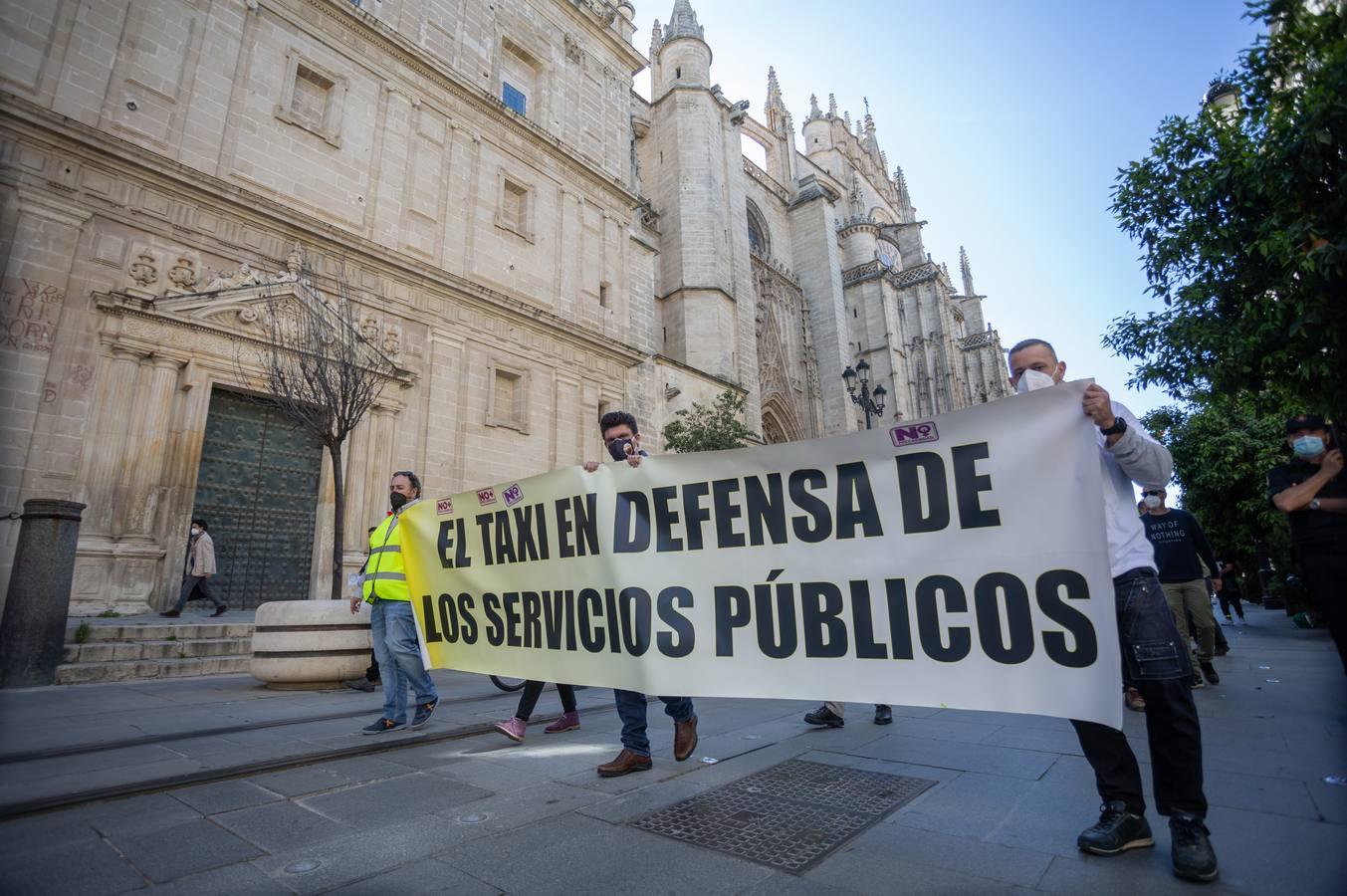 Los taxistas se manifiestan en Sevilla