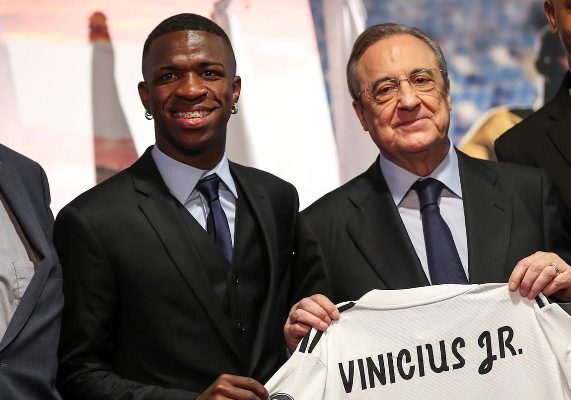Vinicius. Quizá se trate de unos de los últimos jugadores que ha enfrentado a ambos clubes. Aún con el fichaje de Neymar en la retina, Real Madrid y Barcelona se lanzaron a por la última perla de Brasil. Tal y como confesó luego Vinicius en una entrevista, el primero que se fijó en él fue el Barcelona, cuando tenía 17 años y comenzaba a brillar en el Flamengo. Se habló incluso de un acuerdo entre ambas partes, pero apareció el Real Madrid y convenció al jugador. El proyecto, según confesó después, le parecía más interesante.