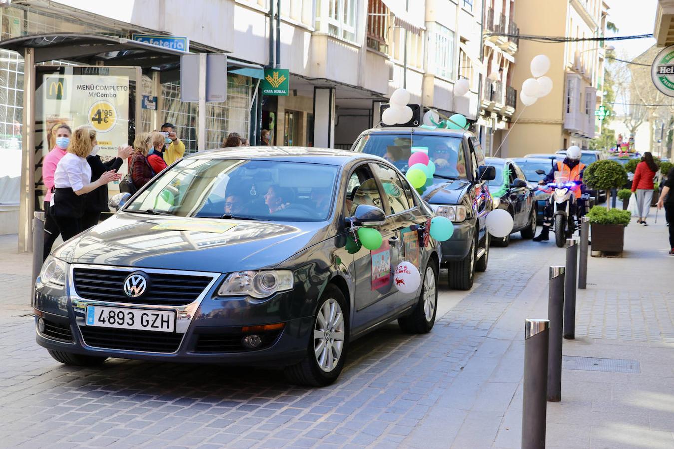 La protesta de los feriantes por las calles de Lucena, en imágenes