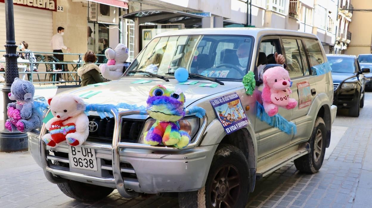 La protesta de los feriantes por las calles de Lucena, en imágenes