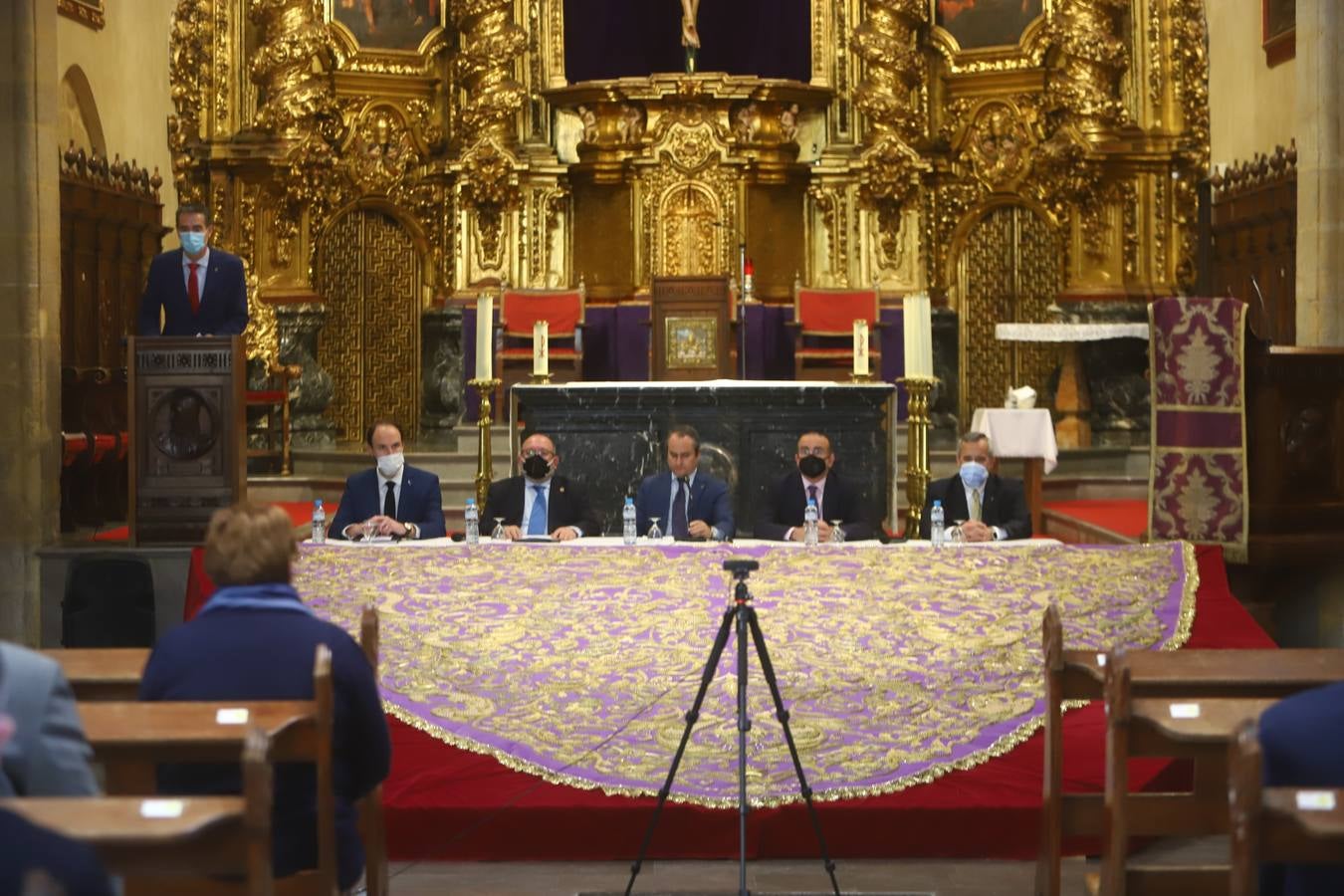 El restaurado manto de la Virgen de las Lágrimas de Córdoba, en imágenes