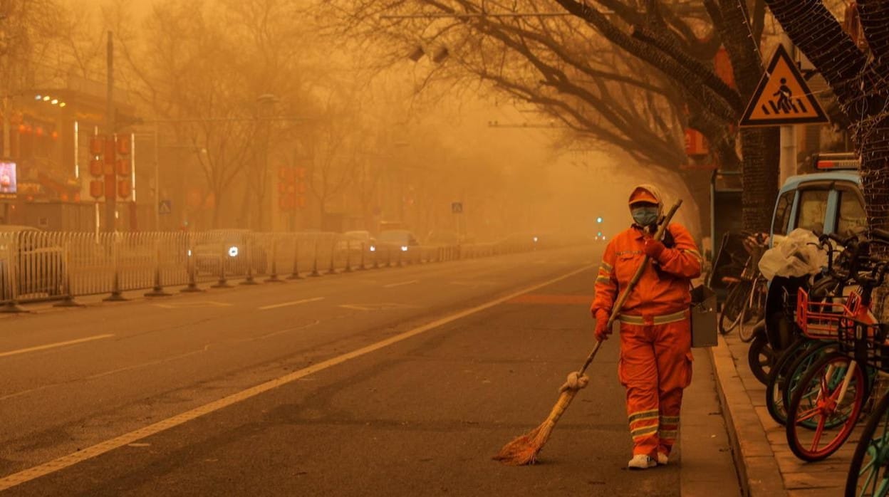 Pekín amanece bajo una tormenta de arena