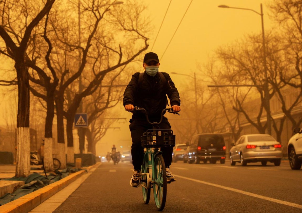 Visibilidad reducida a menos de cien metros. 