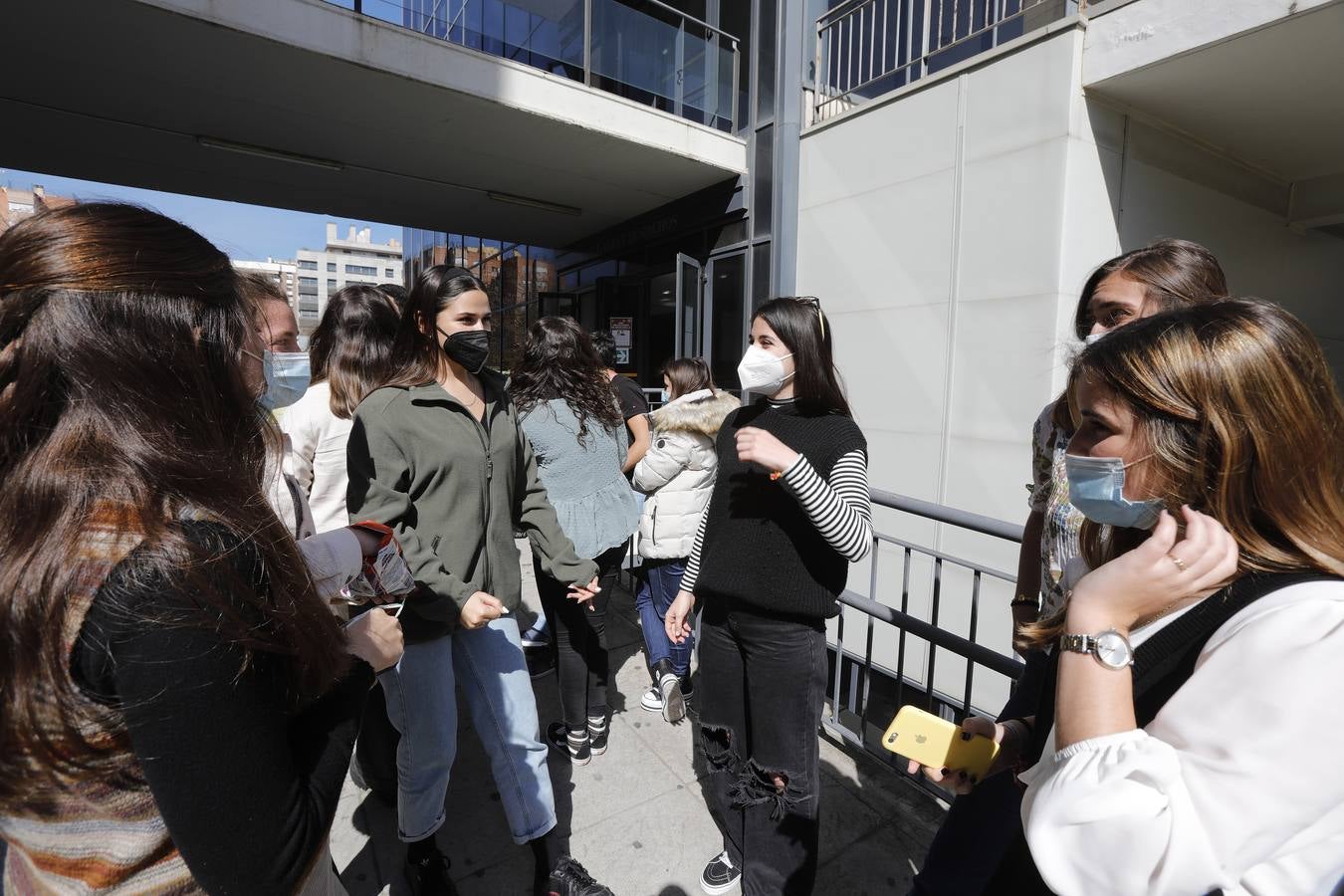 Los centros de la Universidad de Sevilla están casi vacíos